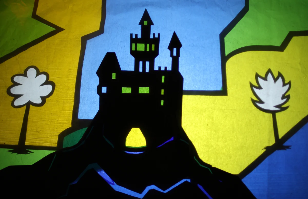 Schattentheater-Szene mit Schloss und Figuren – Theater der Schatten Bamberg
